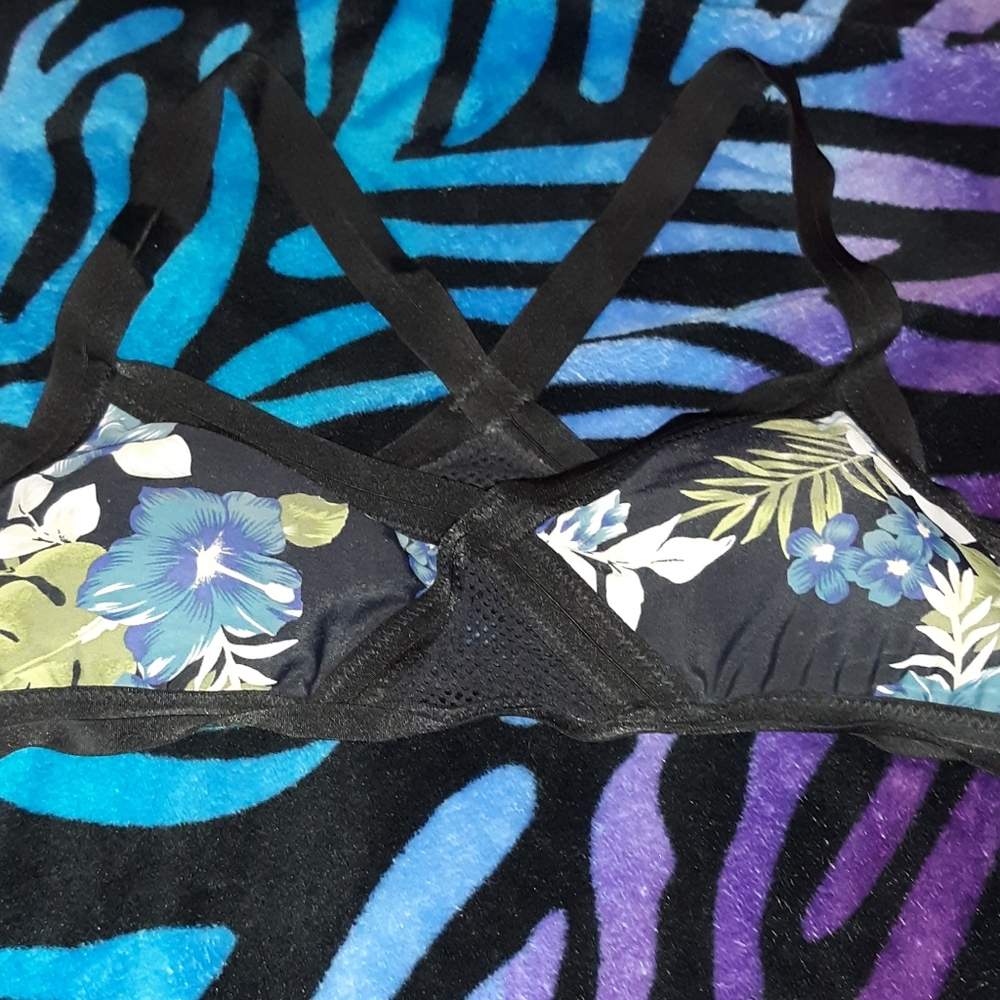 Volcom bikini top size m